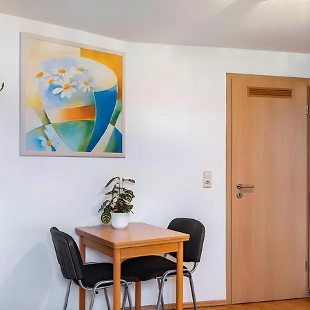 Edith Apartment *